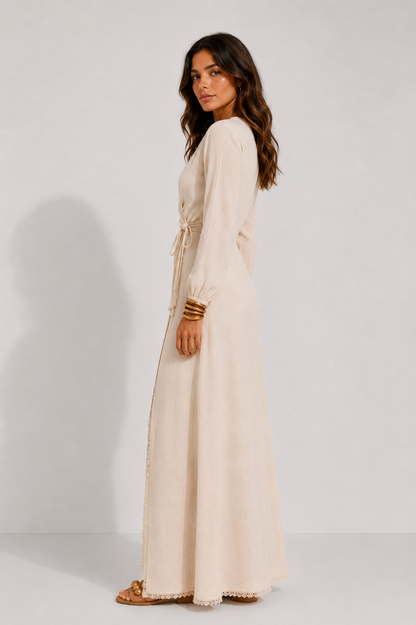 Tess™ | Vestido con diseño cruzado en la parte delantera, volantes y acabado de encaje.