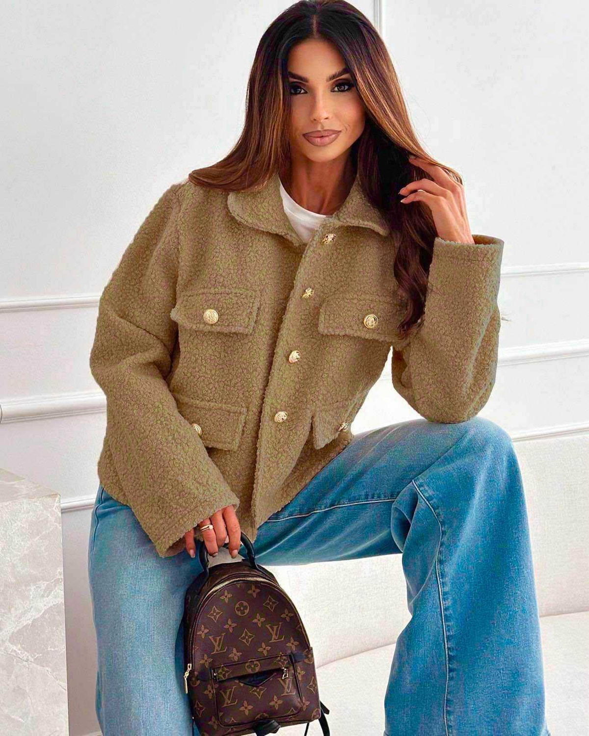 Bouclé | Chaqueta con botones dorados