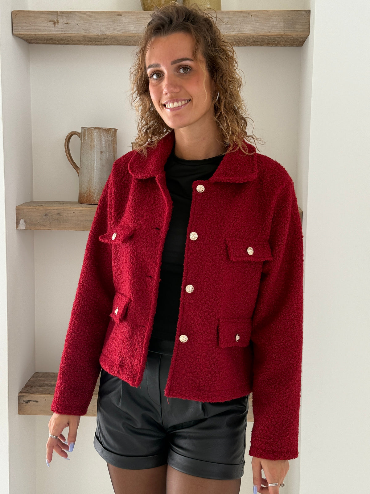 Bouclé | Chaqueta con botones dorados