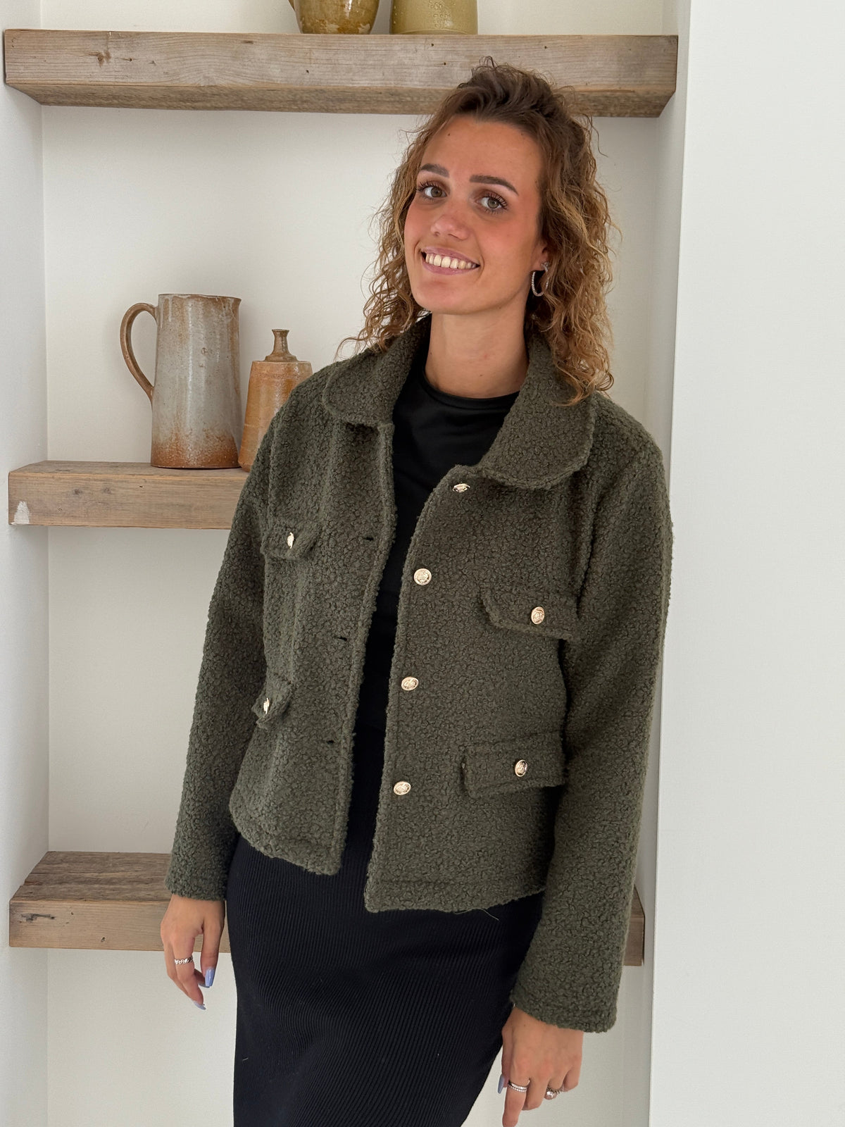 Bouclé | Chaqueta con botones dorados
